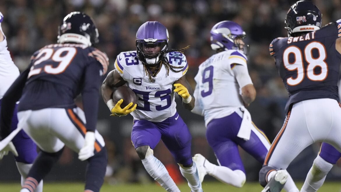 Aaron Jones Supostamente Colocado na IR, Cam Akers Assina Contrato com os Vikings para a 3ª Passagem