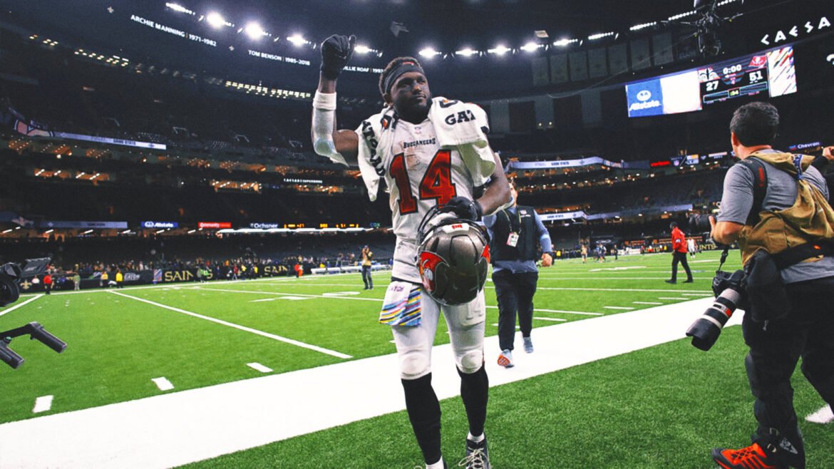 2025 NFL Semana 4: Buzz - WR dos Buccaneers Chris Godwin Realiza Treino Completo