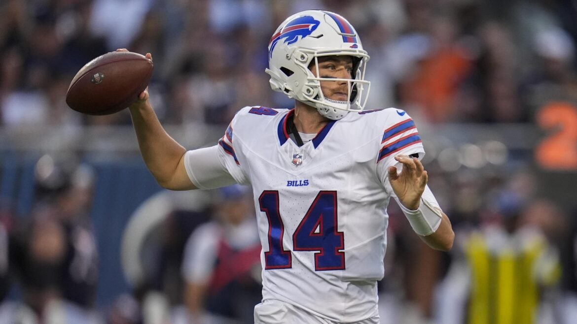 Bengals Assinam Contratos com Mike White e Sean Clifford em Meio à Lesão do Dedão de Joe Burrow