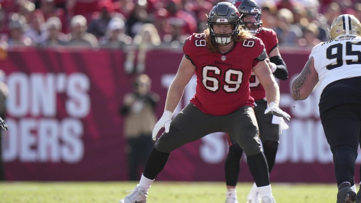 Cody Mauch Sofre Lesão que Lhe Custa a Temporada, Dan Feeney Deve Assinar Contrato com os Bucs