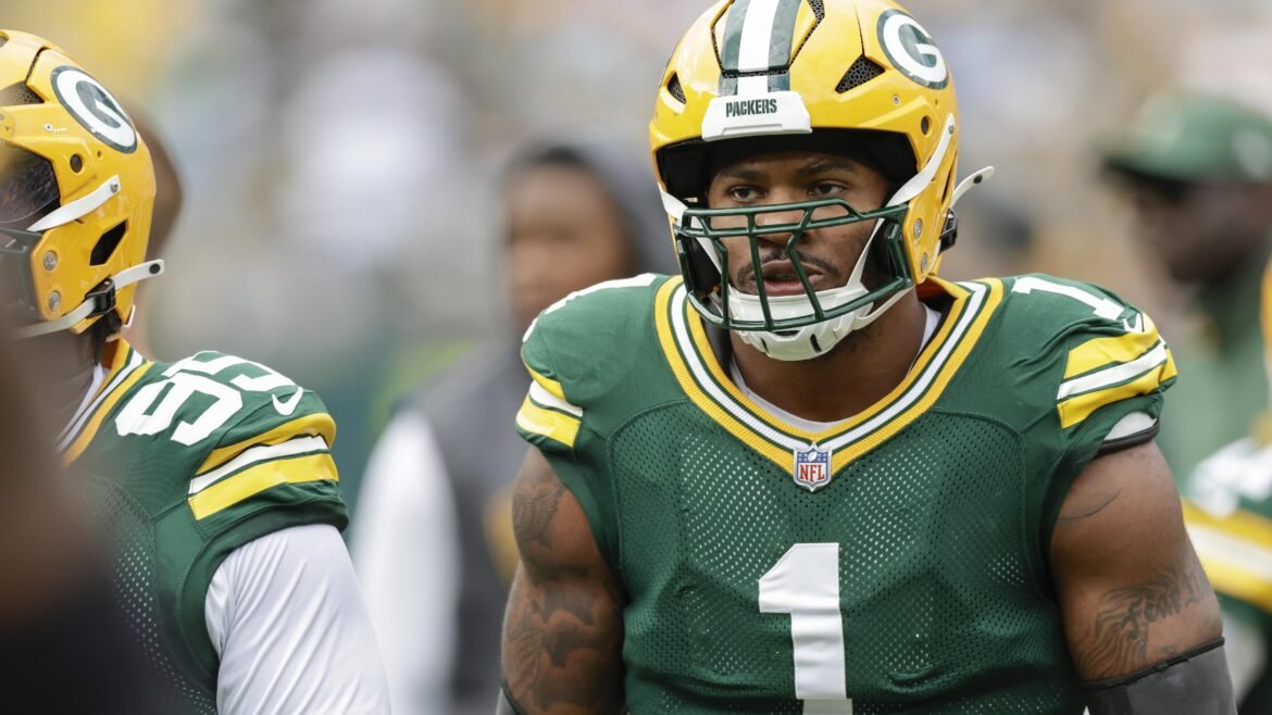 Jerry Jones, dos Cowboys, é alvo de brincadeiras de torcedores do Packers com mural de Micah Parsons em foto