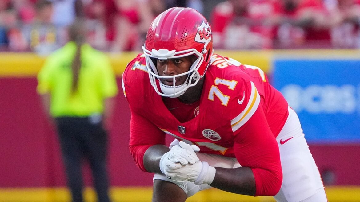A ausência do novato Josh Simmons dos Chiefs ainda é um mistério.