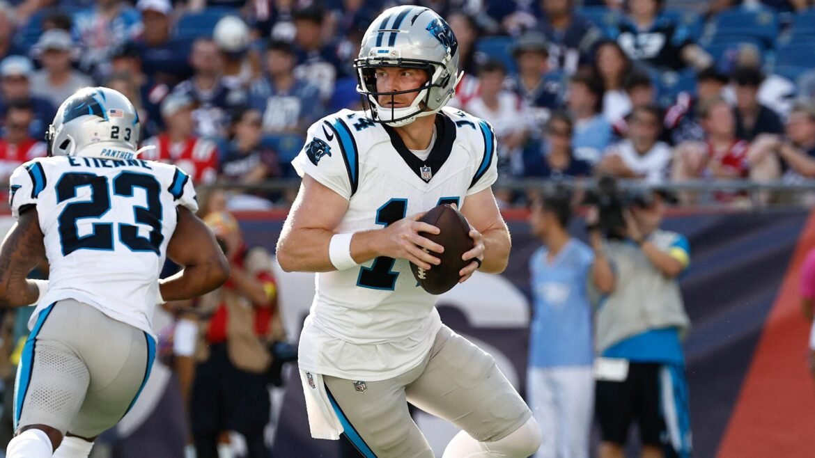 Andy Dalton será o titular dos Panthers contra os Bills, independentemente da condição de lesão de Bryce Young.