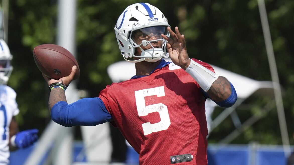 Anthony Richardson se machuca quando faixa elástica atinge seu olho durante o aquecimento dos Colts antes do jogo.