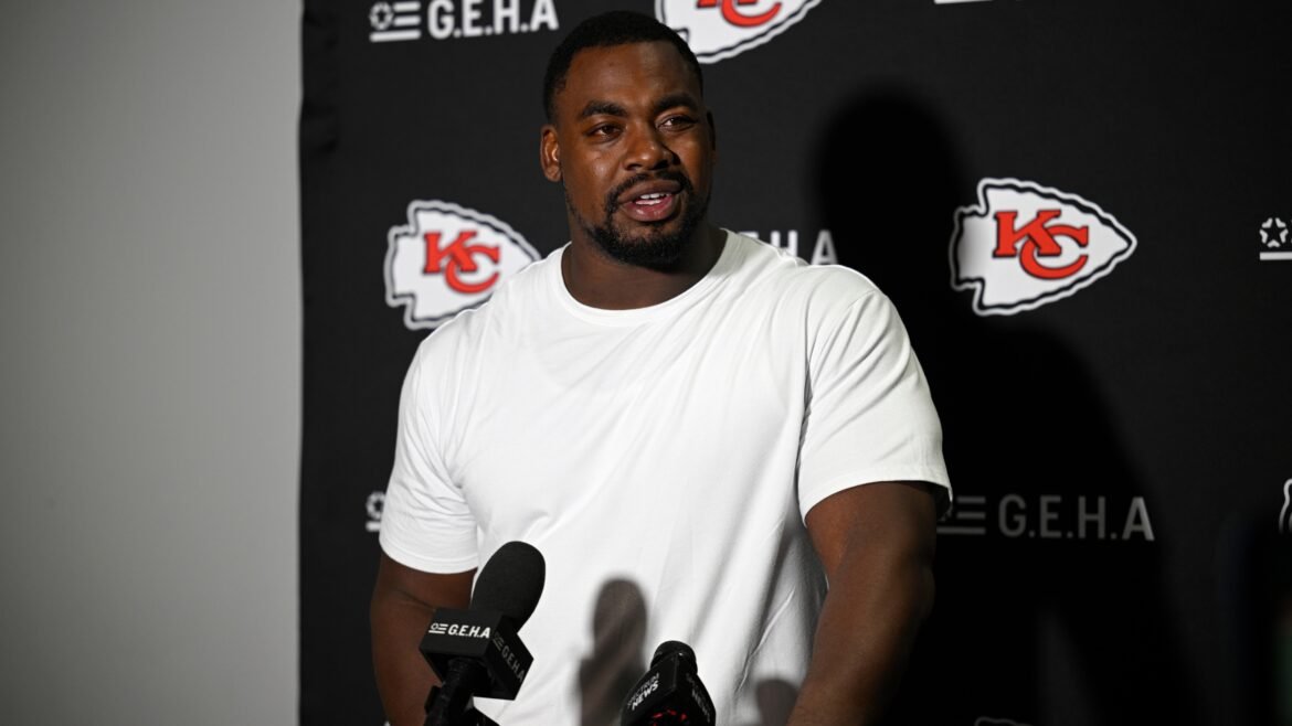 Chris Jones dos Chiefs Deleta Redes Sociais Após Derrota para os Jaguars, Criticado por Andy Reid