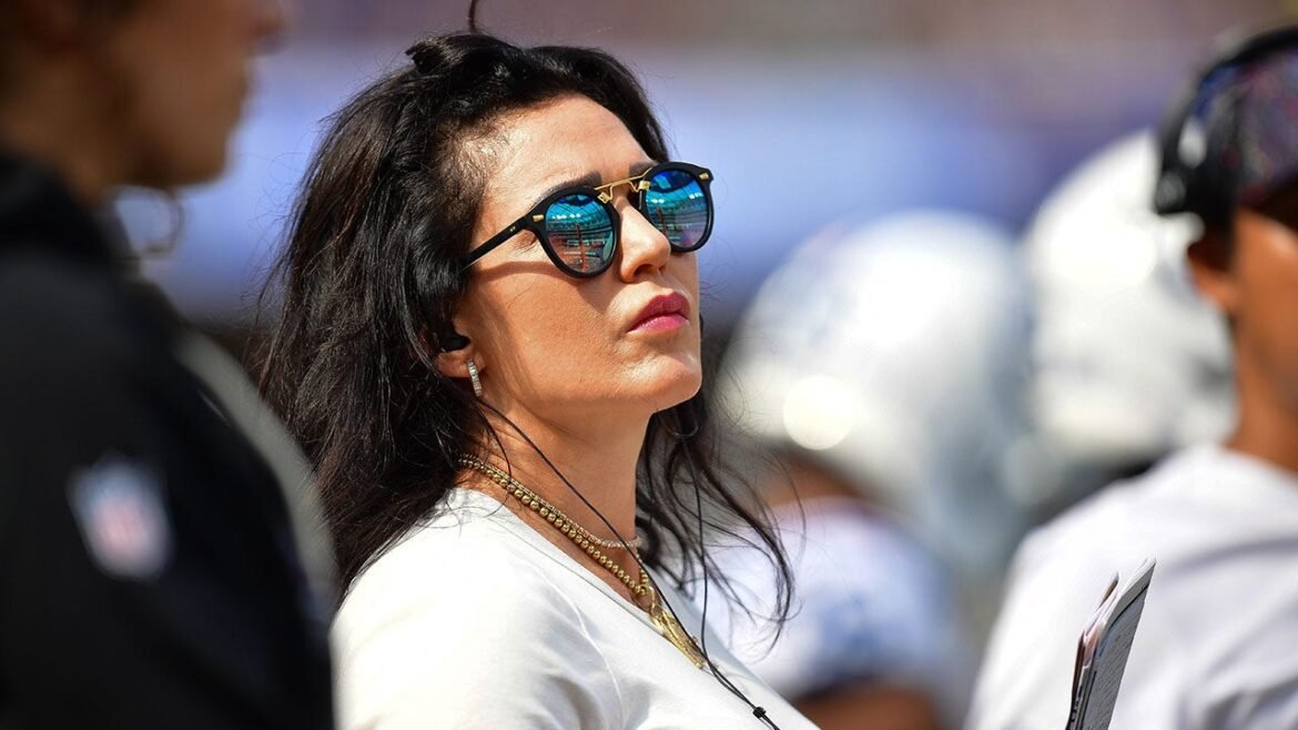 Colts' Carlie Irsay-Gordon recebe elogios de ex-estrela da NFL