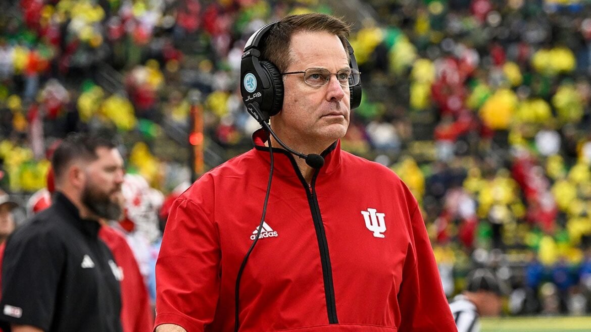 Curt Cignetti, de Indiana, recebe extensão de contrato de 8 anos amid rumores de troca de treinador na Penn State.