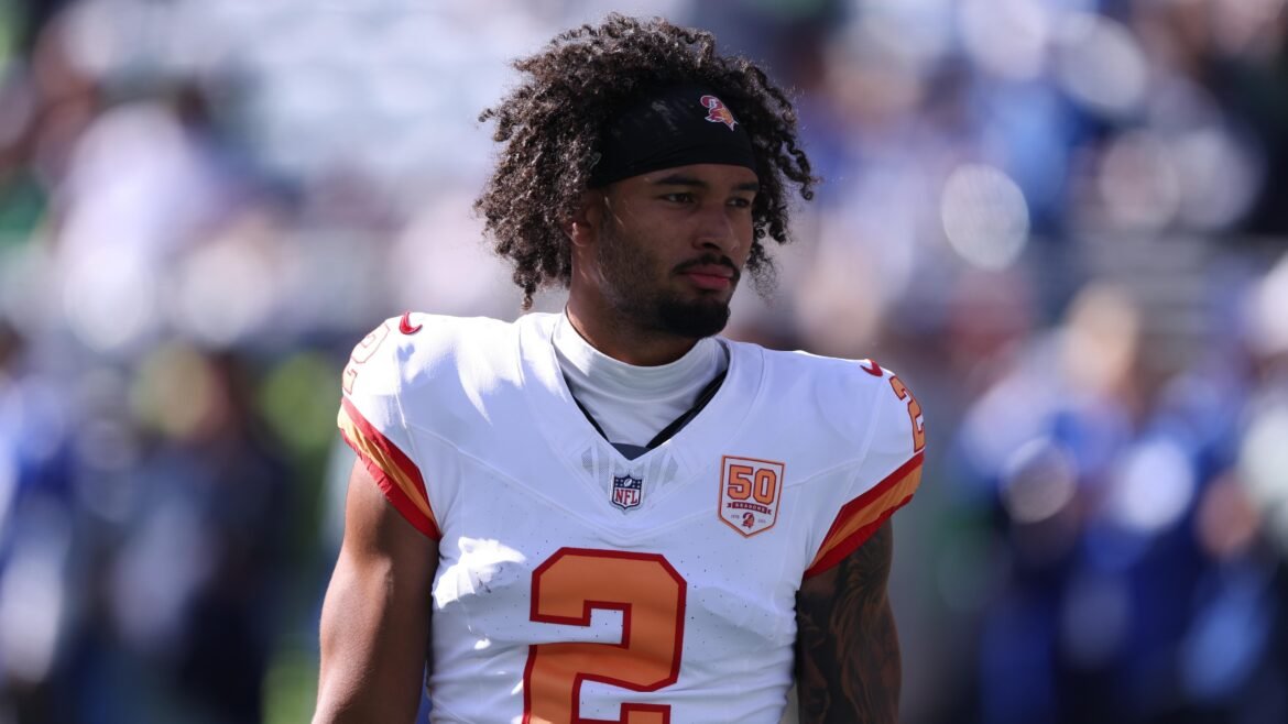 Emeka Egbuka, do Bucs, deve jogar contra os Lions apesar de lesão na coxa.