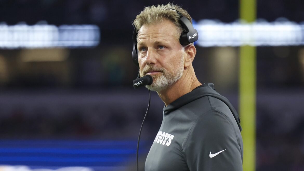 Jerry Jones Apoia Matt Eberflus como DC dos Cowboys, Apesar de Classificação como a Pior Unidade da NFL