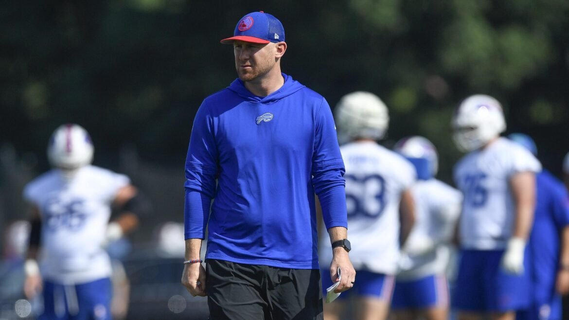 Joe Brady dos Bills é Dúvida como Candidato a HC dos Titans Após Demissão de Brian Callahan
