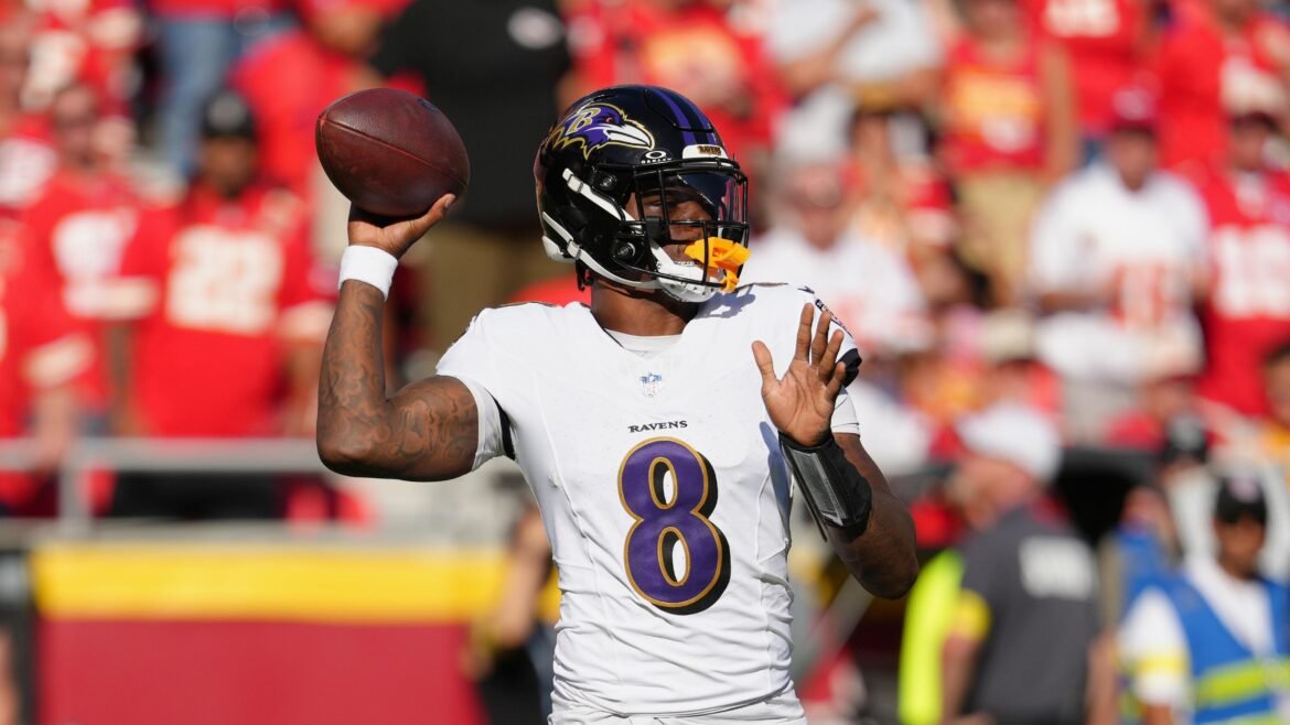 Lamar Jackson Retorna aos Treinos dos Ravens Apesar de Lesão na Panturrilha Antes do Jogo contra os Bears