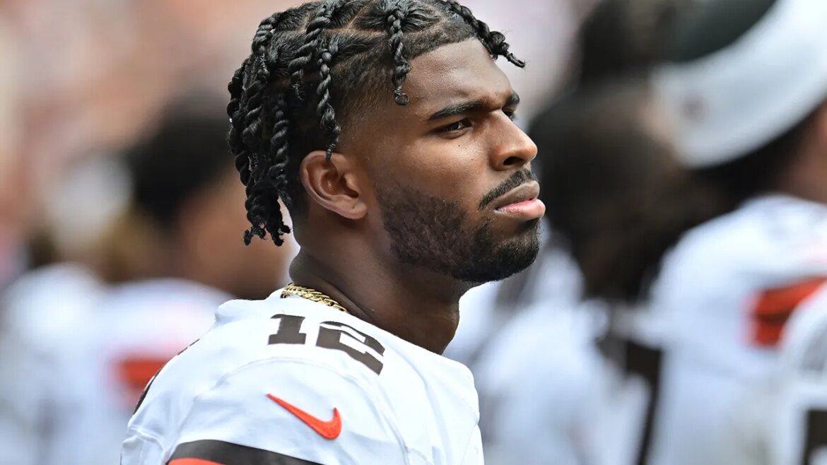 Mãe de Shedeur Sanders defende o filho após comentários de ex-treinador da NFL