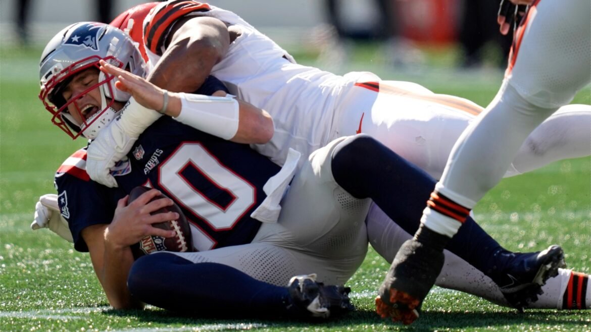 Myles Garrett dos Browns faz história na NFL ao quebrar o recorde de sacks de Reggie White.