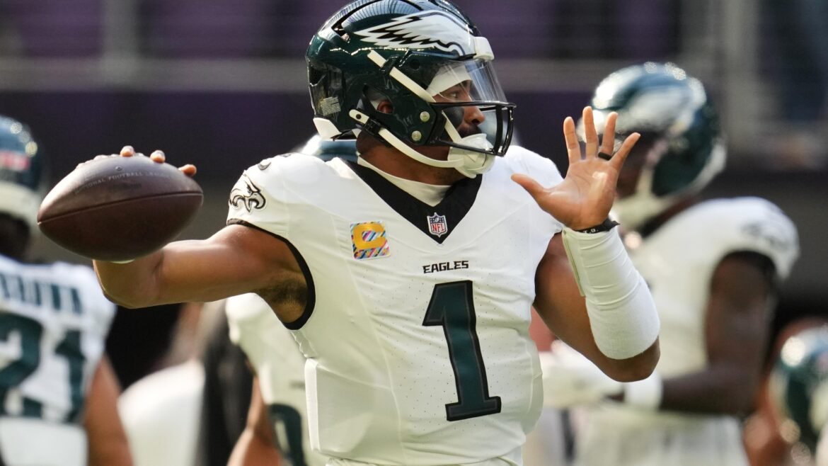 Os 3 passes para touchdown de Jalen Hurts empolgam fãs da NFL enquanto os Eagles vencem os Vikings e quebram a sequência de derrotas.