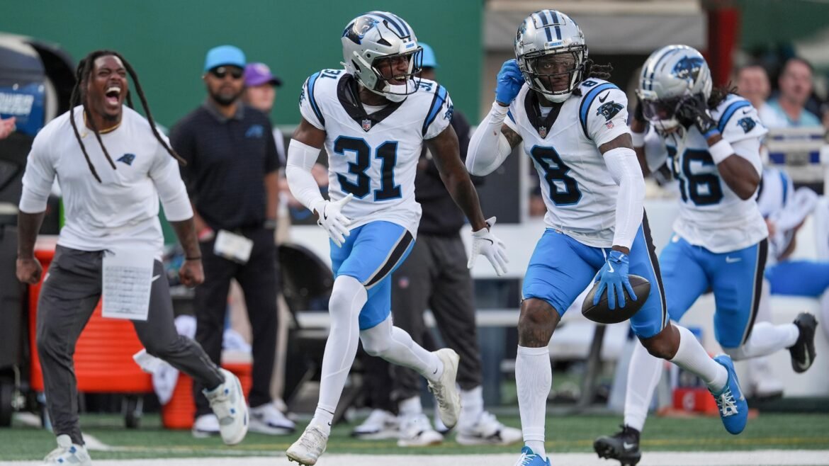 Panthers Invictos Desde Que Fãs Colocaram o Podcast 'MeowMix' em Hiato Por Mau Desempenho