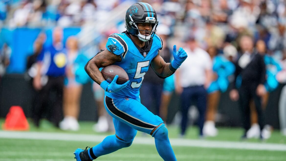 Qual é o valor de troca no fantasy de Chuba Hubbard e Rico Dowdle em meio a rumores de uma divisão no backfield?