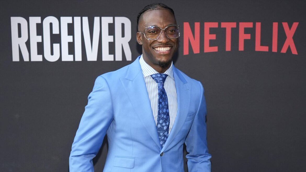 Robert Griffin III Publica Fotos de Acidente de Carro 'Assustador', Diz que Ele e Sua Família Estão a Salvo