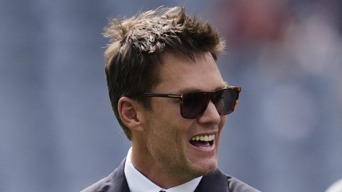 Tom Brady Trolla Gronk, Elogia Aaron Rodgers e Está 'Além Impressionado' com o QB dos Steelers