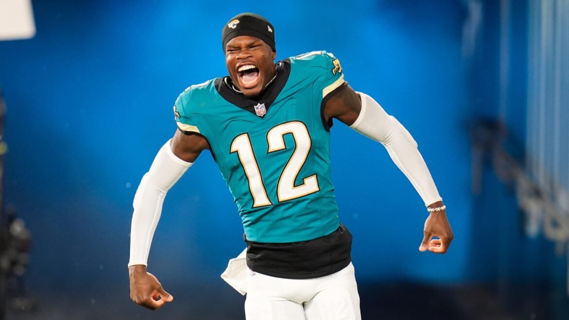 Travis Hunter Impressiona Fãs da NFL com Jogadas Espectaculares na Partida Jaguars vs. Chiefs na MNF