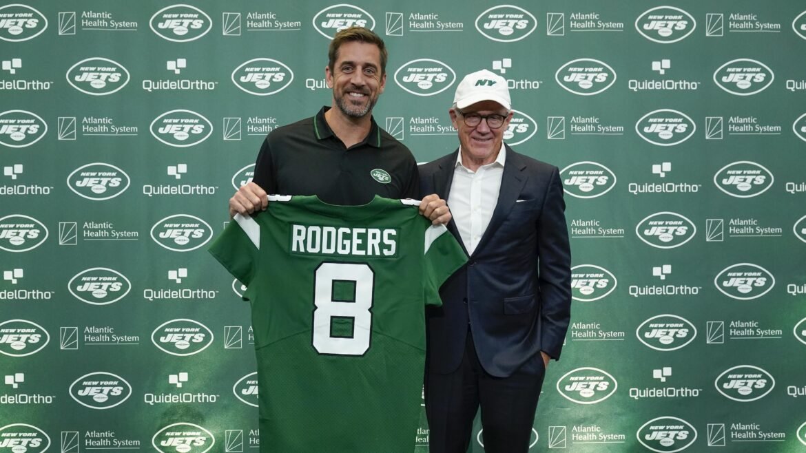 Woody Johnson Fala Sobre Aaron Rodgers e Diz 'Nunca Olho Para Trás' Antes do Jets-Steelers