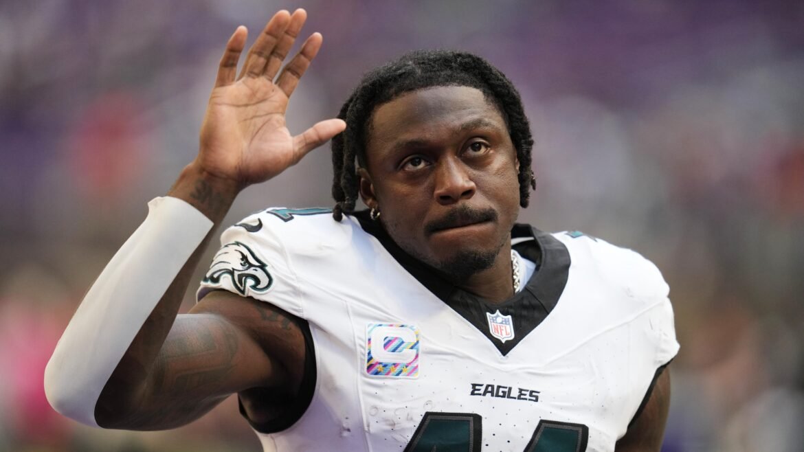 A.J. Brown Não é Trocado pelos Eagles na Data Limite da NFL Após Rumores