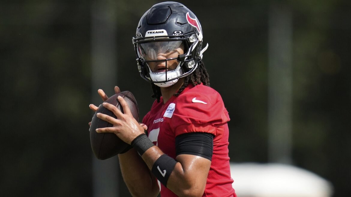 C.J. Stroud, dos Texans, fora por concussão após lance assustador com Abrams-Draine, dos Broncos.