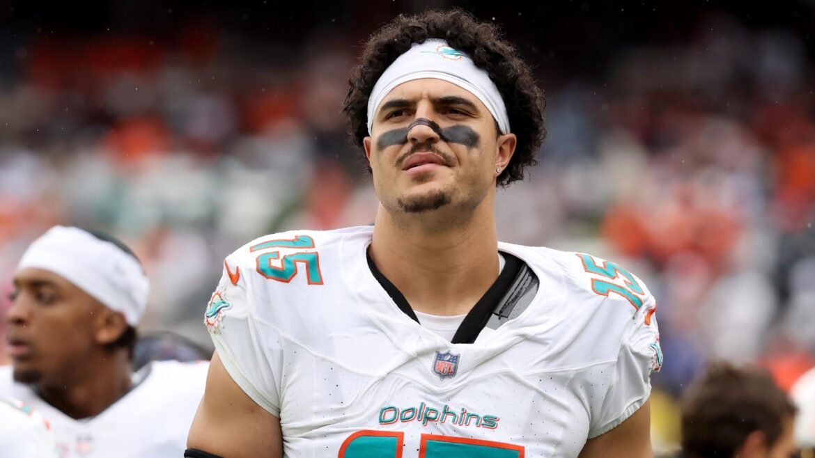 Jaelan Phillips supostamente trocado para os Eagles, Dolphins recebem escolha de terceira rodada do Draft da NFL 2026.