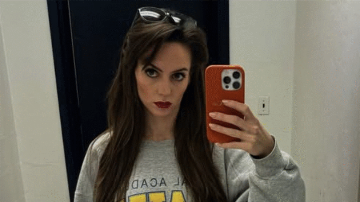 Jordon Hudson faz piada autocritica sobre fantasia de Halloween