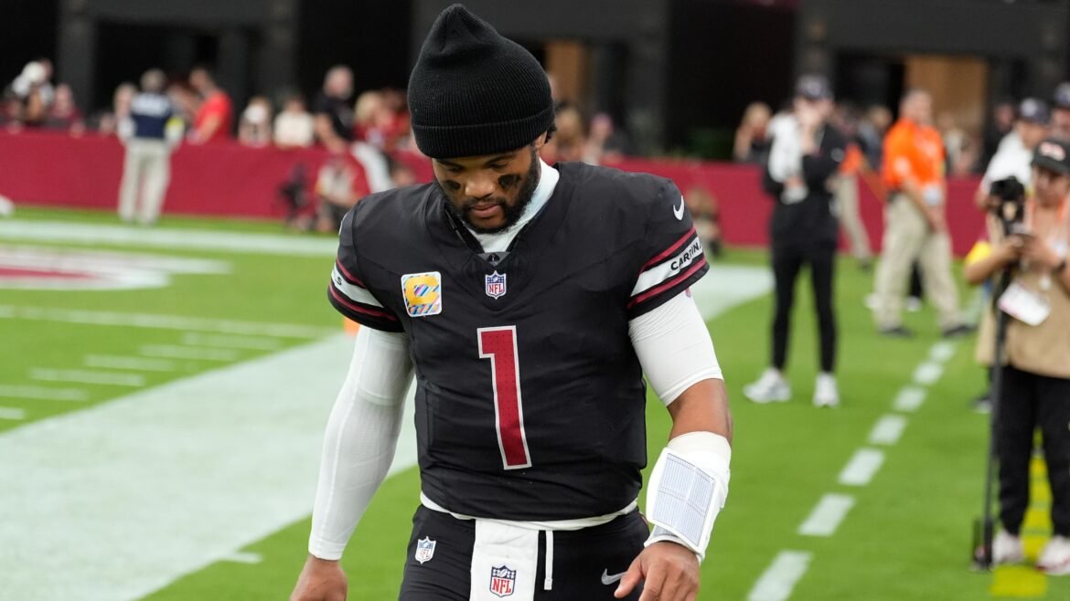 Kyler Murray é colocado na lista de lesionados pelos Cardinals com lesão no pé, Jacoby Brissett será o QB1.