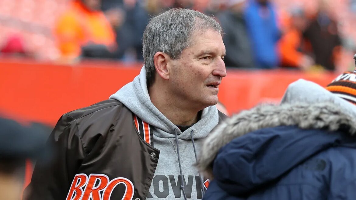 Lenda dos Browns, Bernie Kosar, atualiza fãs após atraso no transplante de fígado