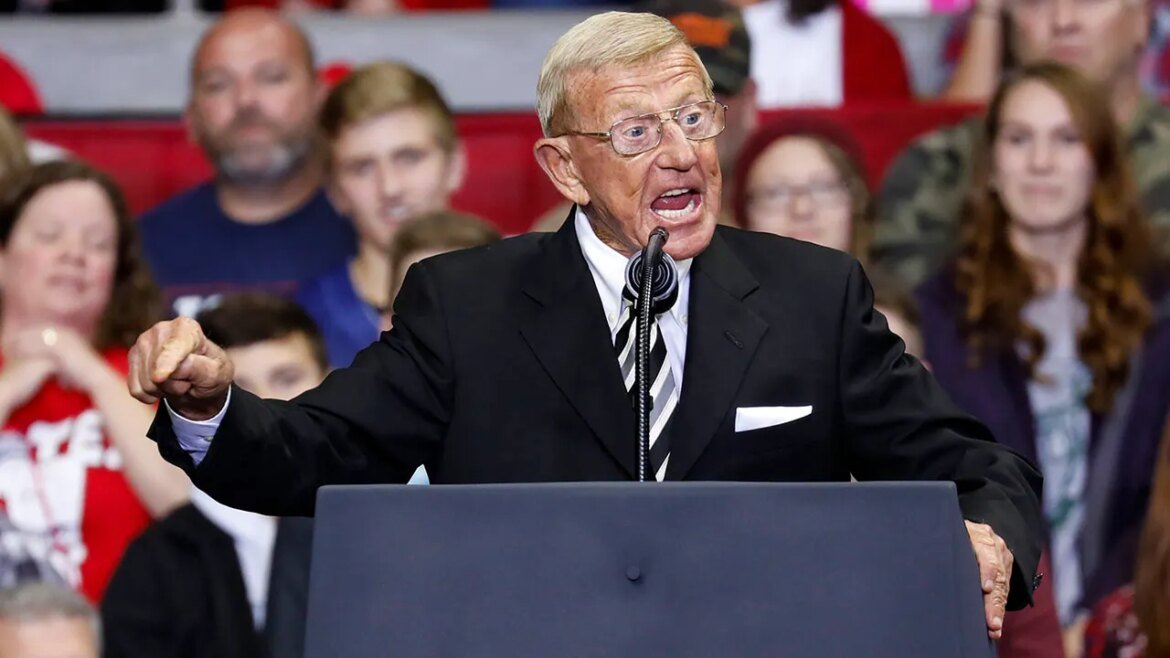 Lou Holtz critica os democratas pela prolongada paralisação do governo.
