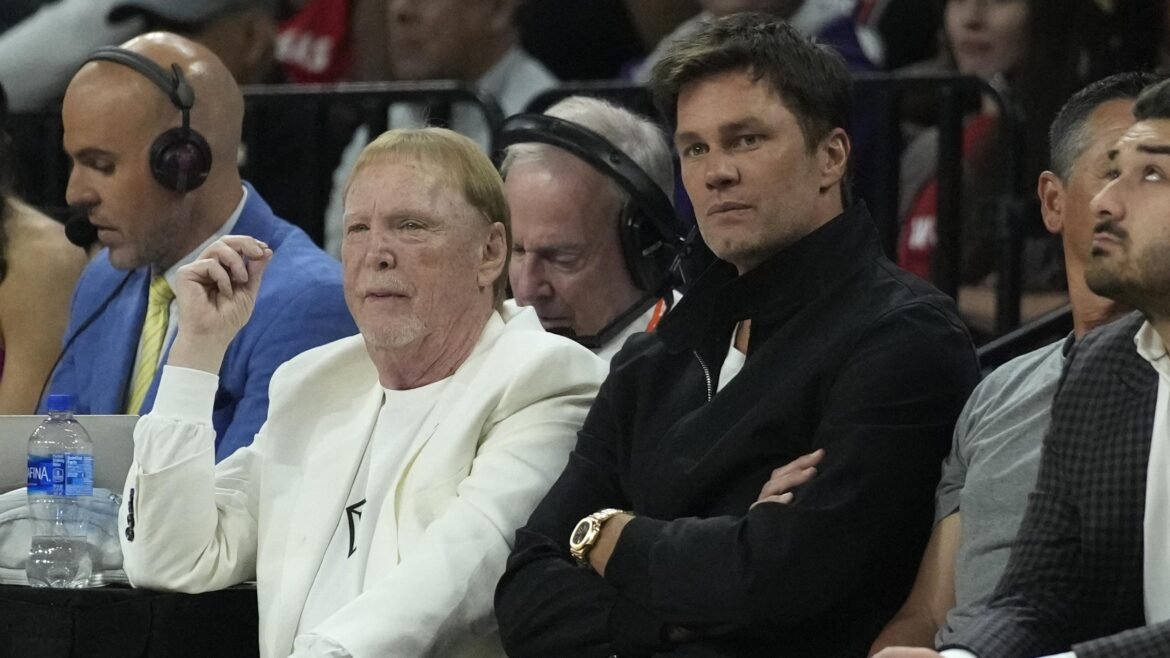 A Influência de Tom Brady na Segurança de Trabalho de Pete Carroll nos Raiders Revelada em Meio a Rumores da NFL