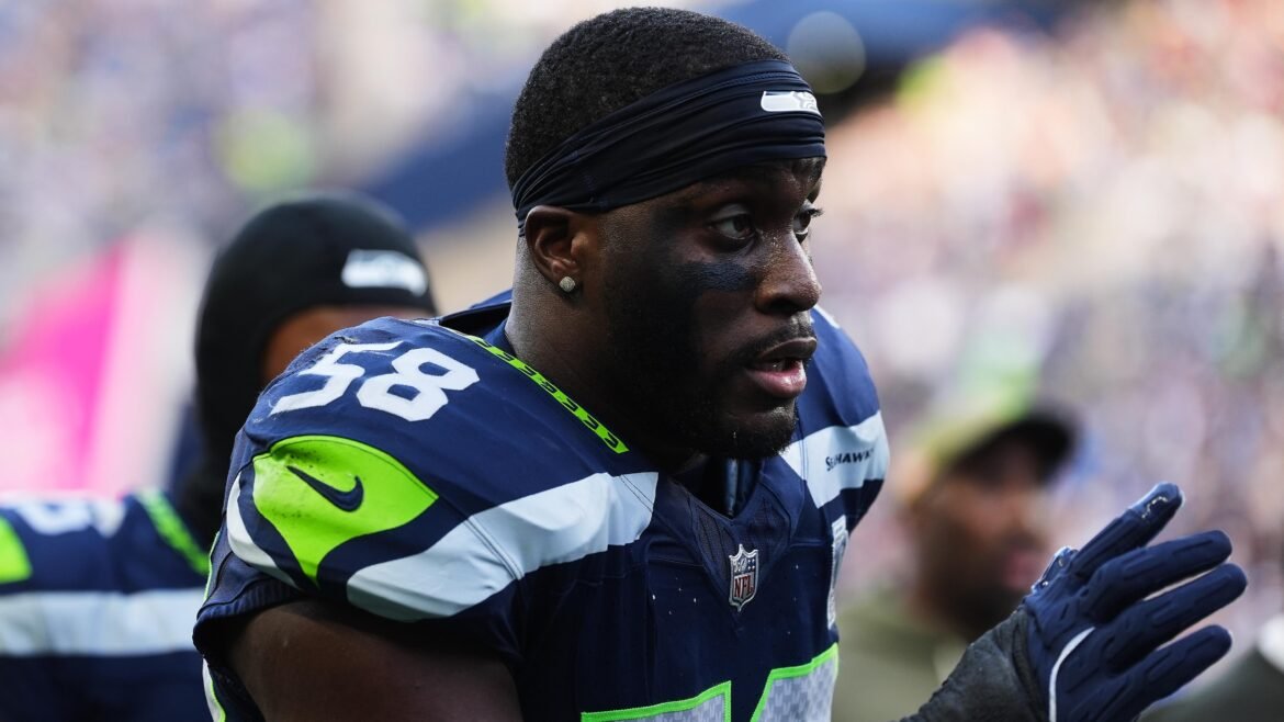 Derick Hall dos Seahawks Suspenso pela NFL Após Pisotear a Perna de Kevin Dotson dos Rams