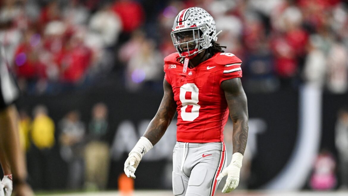 Arvell Reese, de Ohio State, declara para o Draft da NFL de 2026, última projeção de mock draft da B/R