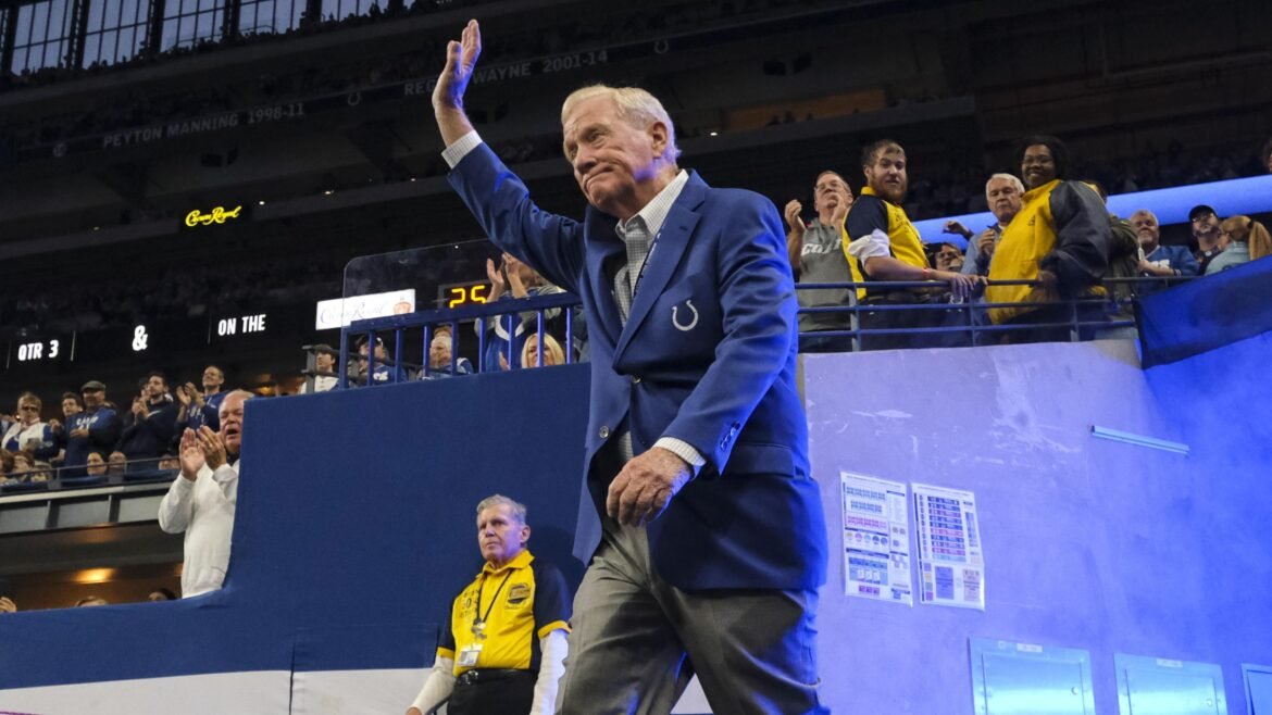 Bill Polian Negou Rumores de Que Influenciou a Recusa de Bill Belichick no Hall da Fama do Futebol Profissional em Vídeo