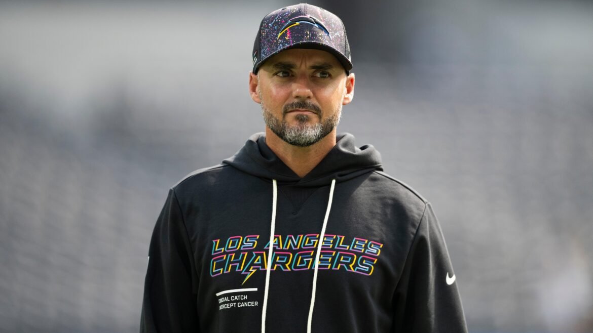 Candidatos Principais a Treinador dos Ravens, Raiders e Browns Após Mike McDaniel Ser Supostamente Contratado Como OC dos Chargers