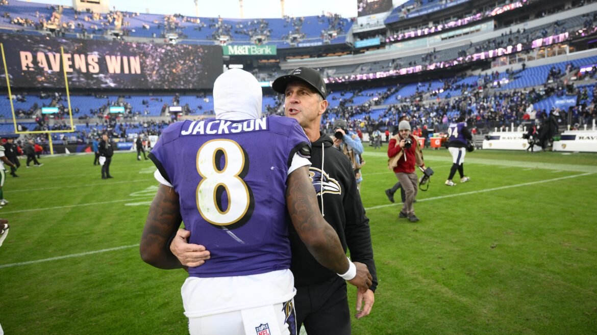 Como a demissão de John Harbaugh afeta o futuro de Lamar Jackson nos Ravens em meio a rumores de troca na NFL