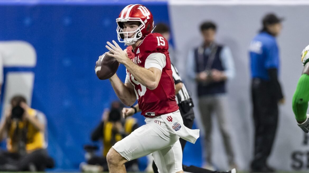 Fernando Mendoza é Destacado por Mel Kiper Jr. Durante a Campanha de Indiana para a Final do Torneio CFP