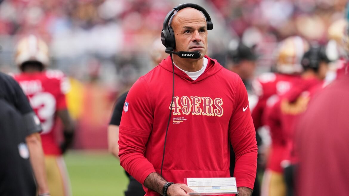 Rumores sobre Robert Saleh nos trabalhos de HC dos Ravens e Titans durante a corrida dos 49ers nos playoffs da NFL