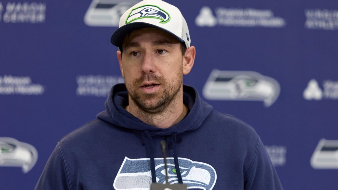 Klint Kubiak Confirma Contrato como HC dos Raiders Após Vitória dos Seahawks no Super Bowl 60, 'Droga, Sim'