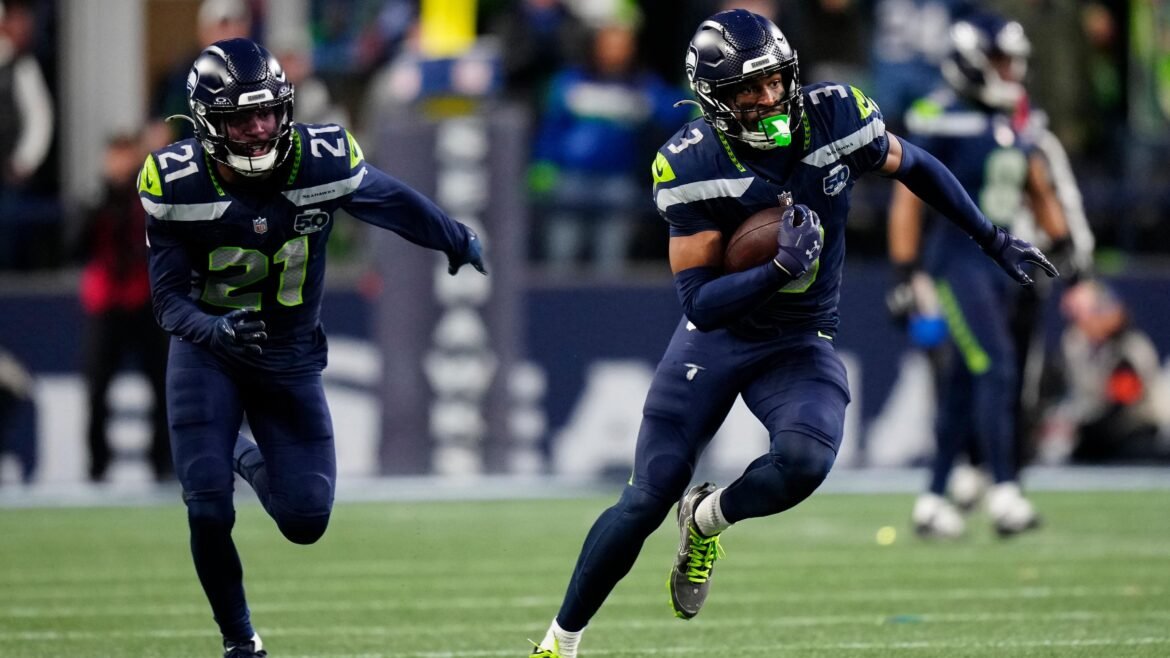 Nick Emmanwori dos Seahawks se machuca durante o treino, últimas atualizações antes do Super Bowl contra os Patriots.