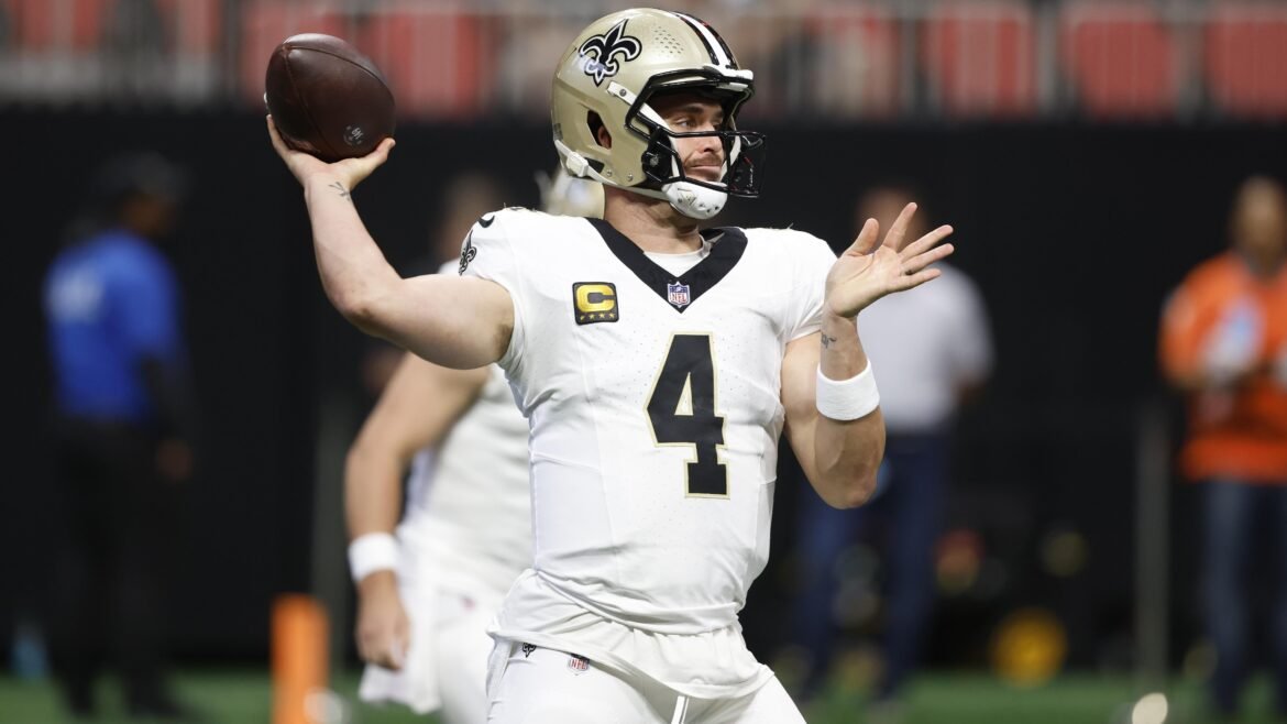 Novos Rumores sobre Derek Carr Revelam 'Interesse Real' de Candidatos no Quarterback Aposentado