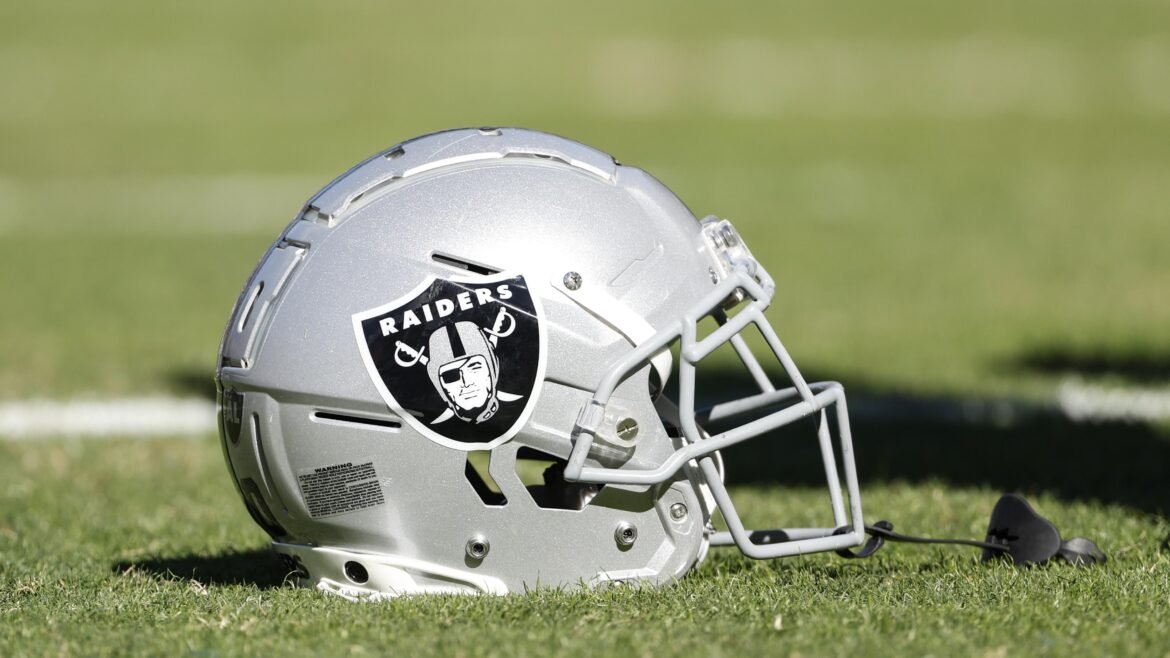 Rumores Atualizados dos Raiders sobre Klint Kubiak, Busca por Treinador Após Demissão de Pete Carroll, Garantindo a 1ª Escolha