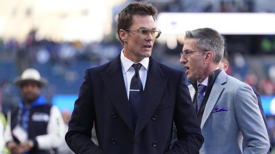 Tom Brady diz a Robert Kraft, dos Patriots, para 'Conseguir Esse 7º Anel' Após Comentários Virais do Super Bowl
