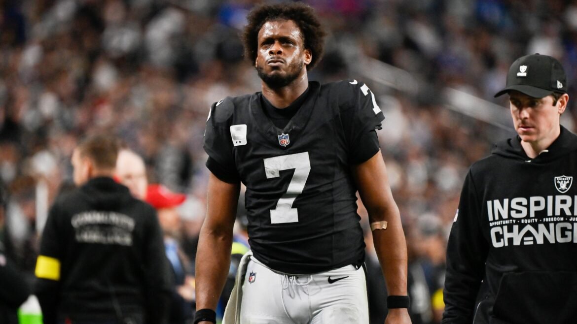 Geno Smith Reage com Emoji à Reunião com os Jets Após Troca com os Raiders Durante a Agência Livre da NFL