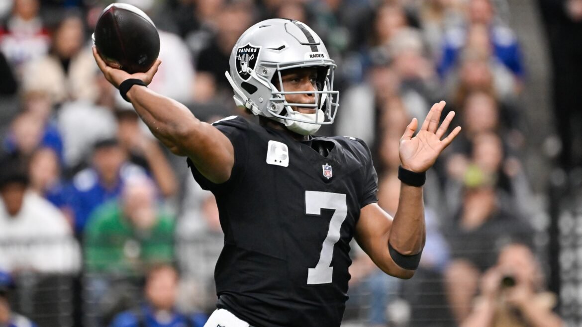 Geno Smith 'Um a Ser Monitorado' para Competição com J.J. McCarthy se Raiders Cortarem QB, Diz Insider dos Vikings