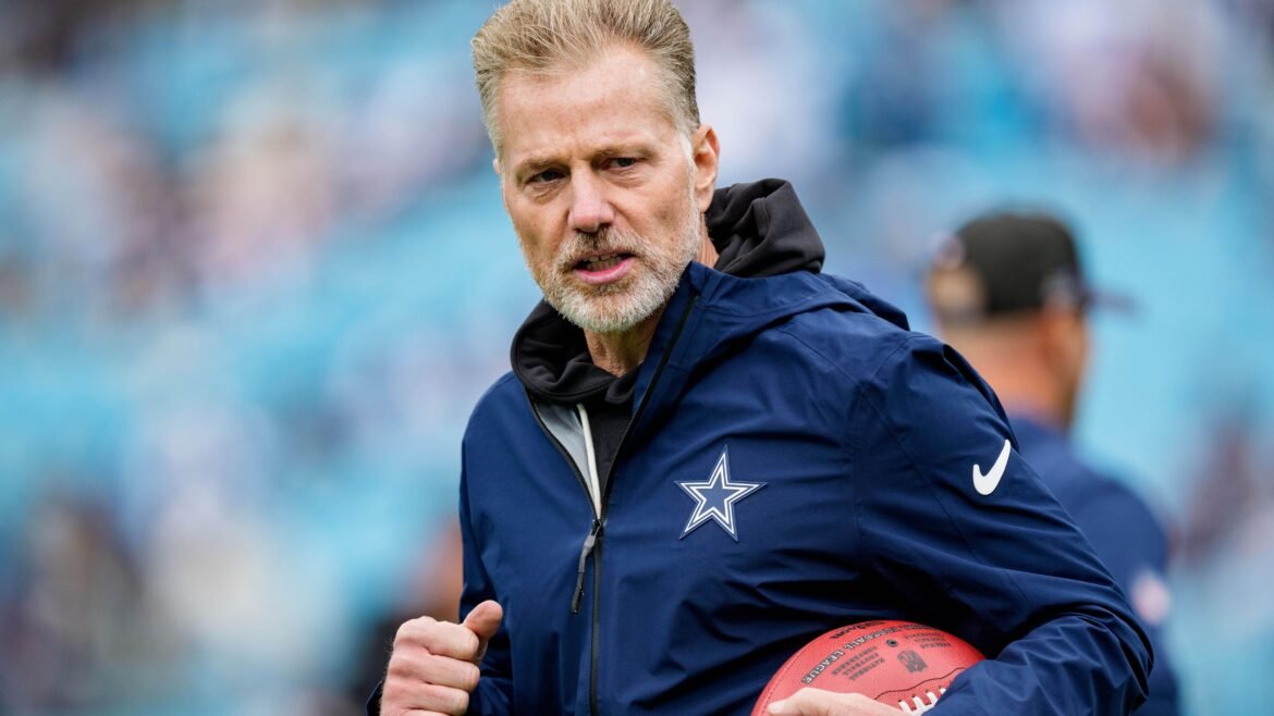 Matt Eberflus e 49ers supostamente acertam contrato na equipe de Kyle Shanahan após demissão dos Cowboys.
