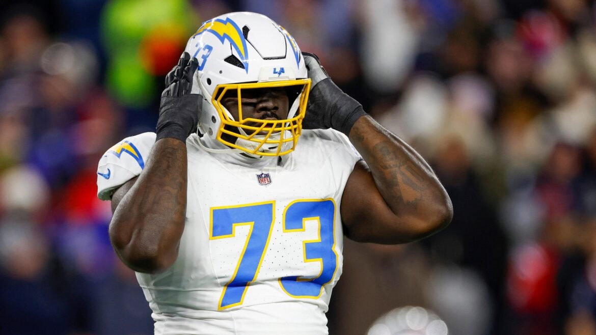 Mekhi Becton Deve Ser Liberado pelos Chargers, Atualização do Teto Salarial para a Agência Livre da NFL