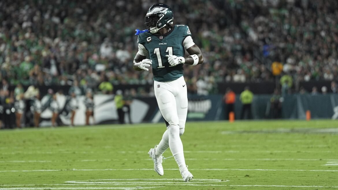Novos rumores de troca da NFL sobre A.J. Brown, Quentin Johnston, Jayden Reed, Dontayvion Wicks e Rashod Bateman.