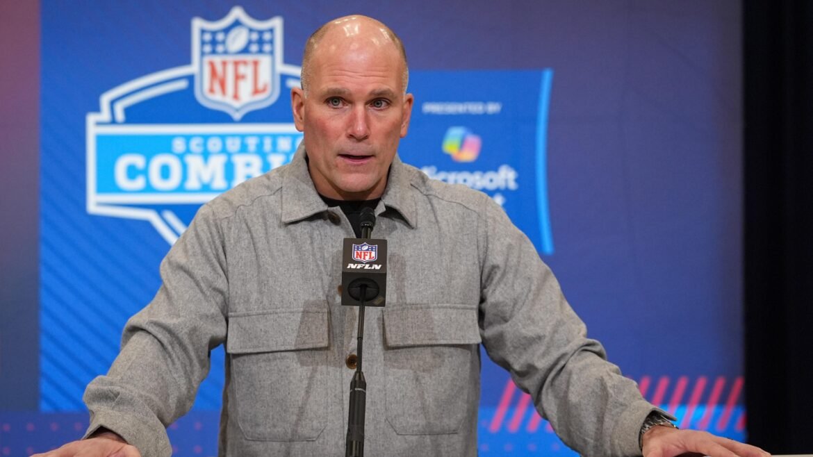Reputação do GM dos Ravens, Eric DeCosta, Detonada por Insiders da NFL Após Desistir da Troca por Maxx Crosby